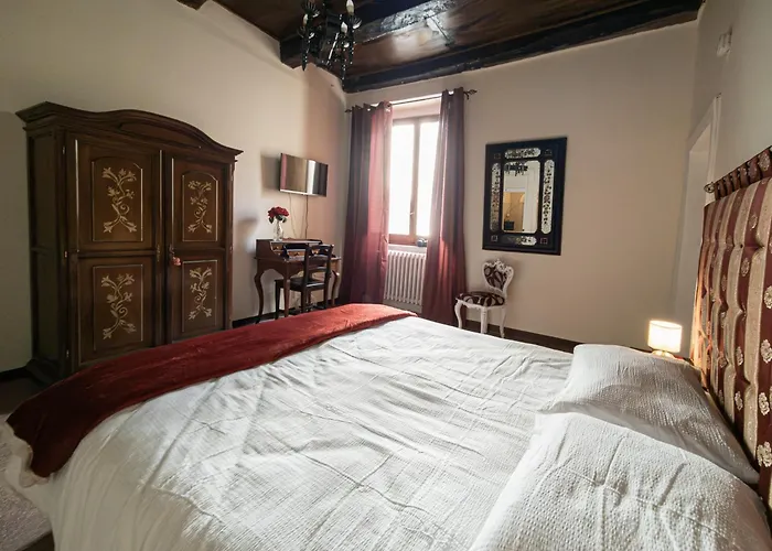 Menhir Rooms