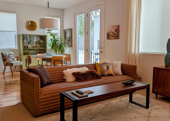Central Location Close To Downtown And Mountain Views