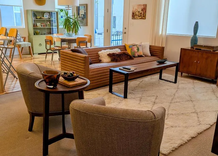 Central Location Close To Downtown And Mountain Views