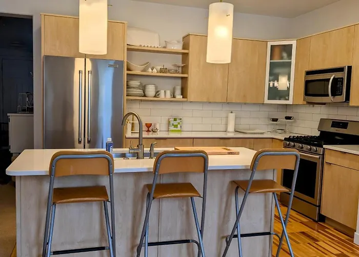 Central Location Close To Downtown And Mountain Views