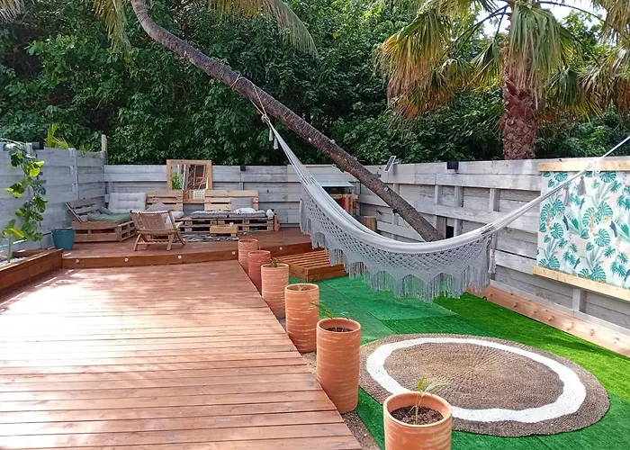 Villa Lola- Au cœur de la BO - 100m de la plage, cuve 800L La Baie-Orientale
