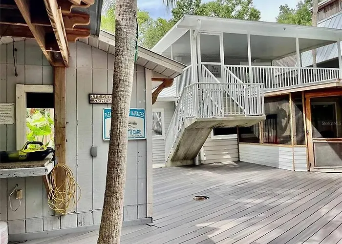 Main River Retreat Hot Tub, Canoe With Trolling Motor