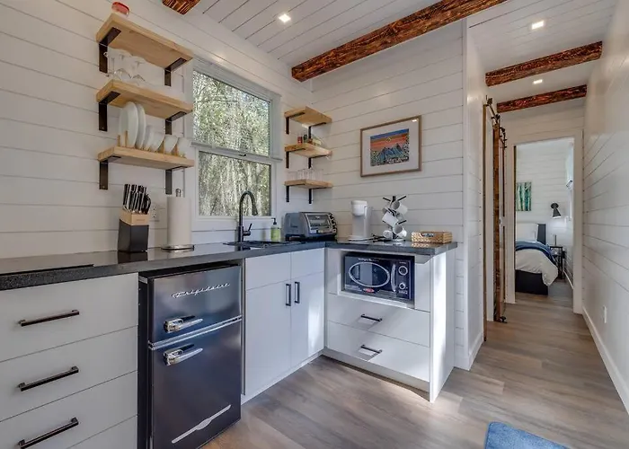New - Oak Glen Microcabin - Rare
