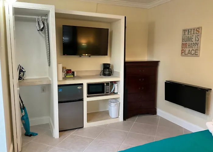 Cozy Guest Room