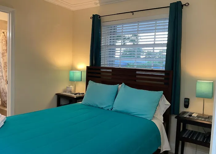 Cozy Guest Room