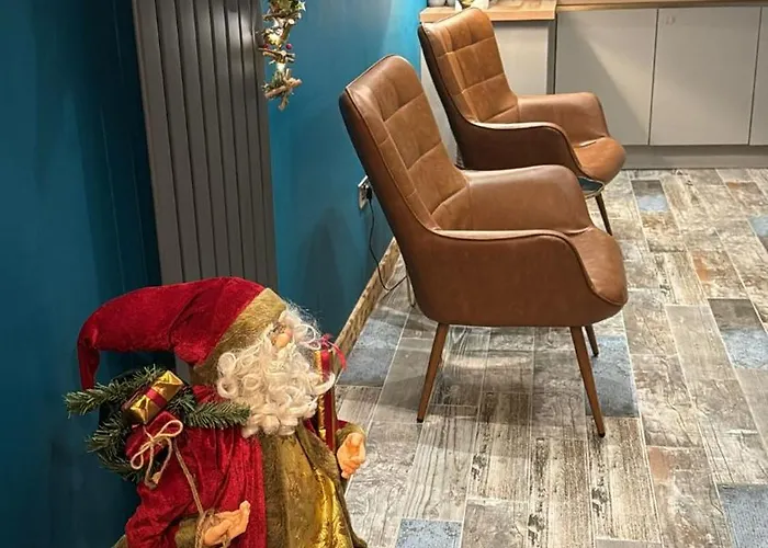 Island Lodge A Relaxed Boutique Stay Tucked Into Plymouth Historic Barbican Combining Spacious Modern Rooms With Warm Hospitality