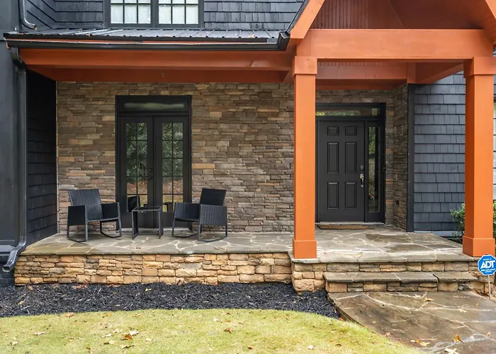 The Black House At Victoria Mill Buckhead