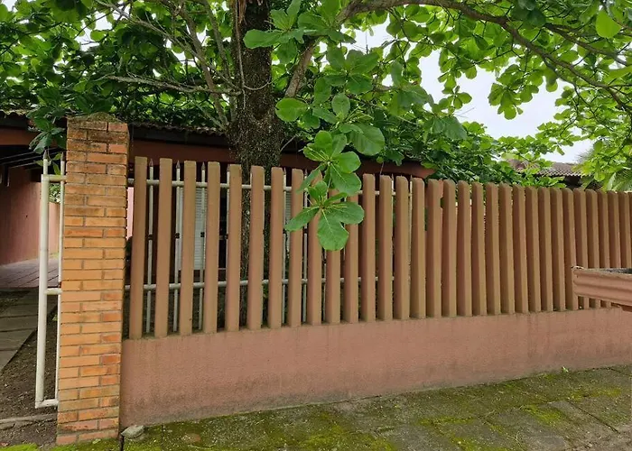 Quarto Para Quatro Pessoas A Duas Quadras Da Praia - Balneario Saint Etienne - Matinhos