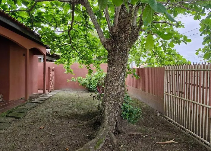 Quarto Para Quatro Pessoas A Duas Quadras Da Praia - Balneario Saint Etienne - Matinhos