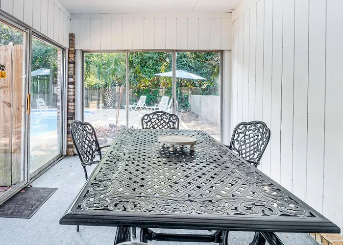 Near Top Beaches: Gulf Breeze Oasis W/ Grill