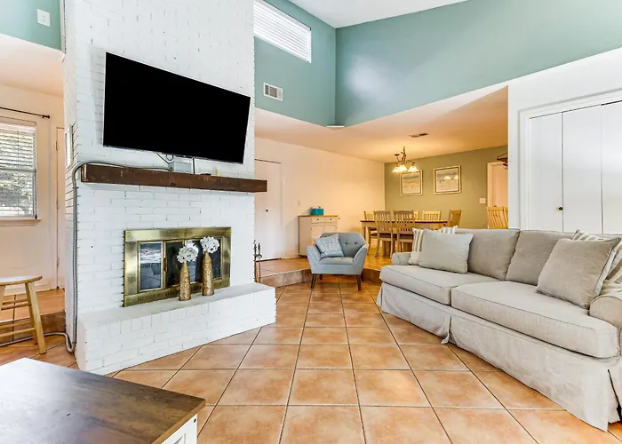 Near Top Beaches: Gulf Breeze Oasis W/ Grill