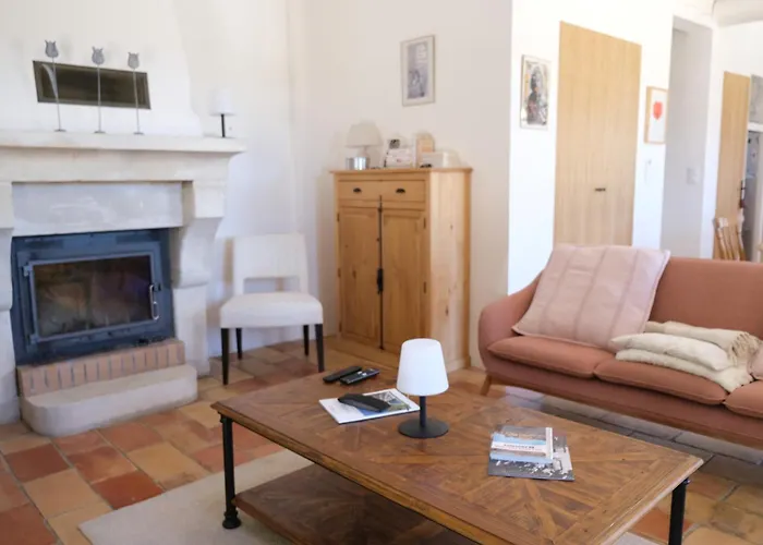 Air-Conditioned Villa With Private Pool Overlooking Roussillon - Luberon - 8 People.