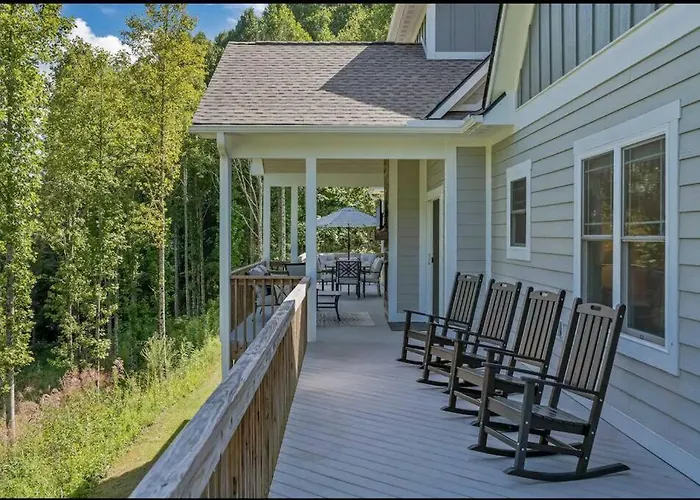 Modern Retreat With Power & Water, Mtr Option Also