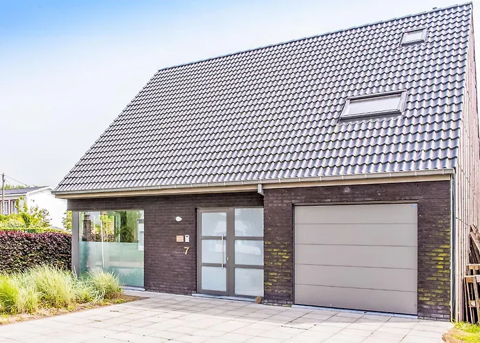 Villa Villa Vosseslag - Garage And Big Garden By Interhome