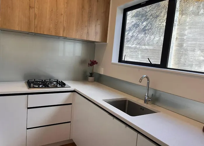 New Greenhithe Cozy Flat