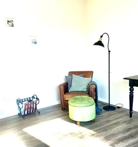 Newly Built Spacious Quiet 3 Bed Rm House With Backyard And Parking