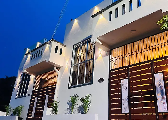 The Elegant, Opp To Mangrove Boating - Bmc