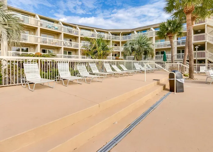 Ocean Views + Pool Access: Hilton Head Getaway