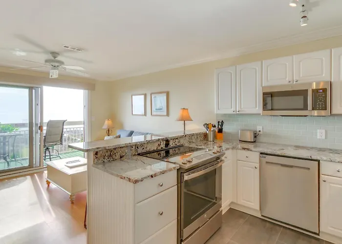 Ocean Views + Pool Access: Hilton Head Getaway