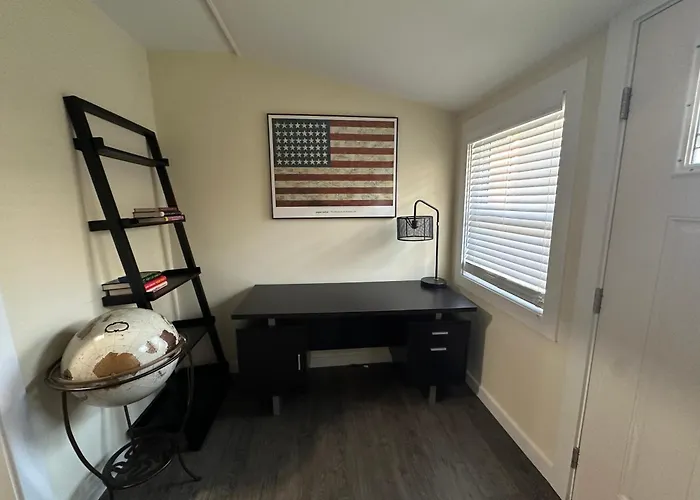 Charming 3 Bedroom In Athens With Wifi And Ac
