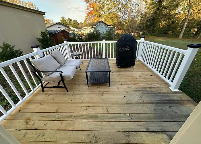 Charming 3 Bedroom In Athens With Wifi And Ac