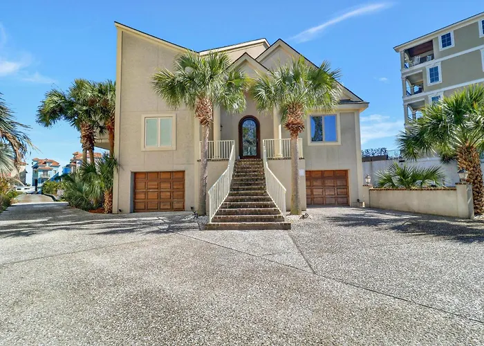 Pool Villa: 26 Bradley Circle