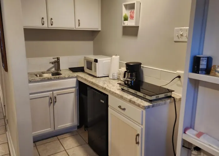 Bright & Spacious Studio Close To Clt Airport