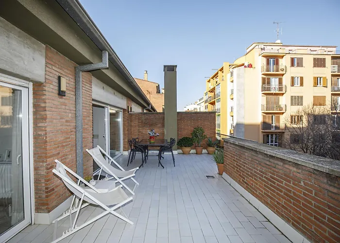 Con Gran Terraza En Girona