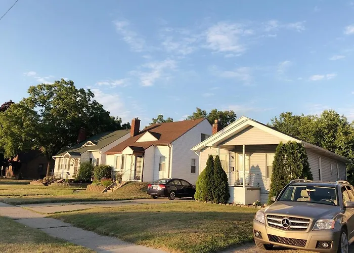 Super Cute & Great Home With 4 Beds King Bed 65Inch Tv Fenced Backyard New Appliances Bbq Grill Porch Outdoor Furniture