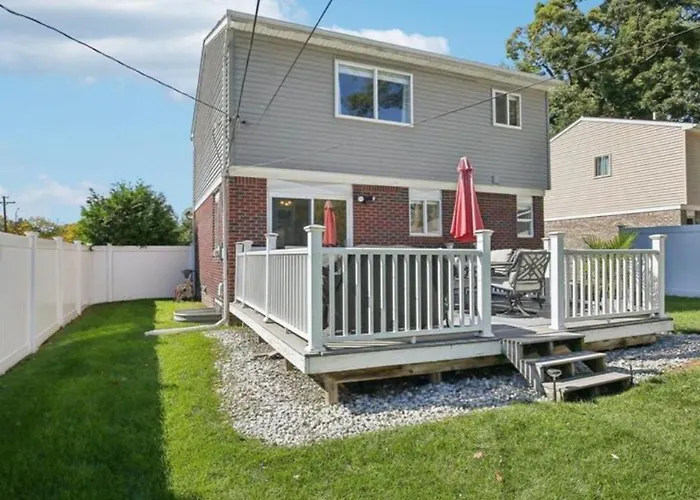 Newly Luxury Dream Home With 4 Bedroom 2 Full Bath, Full Body Massage Chair, 65Inch Tv, Nice Deck, Fenced Backyard, Private Gym