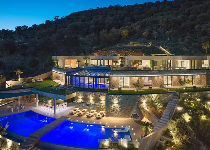 Luxury Villa In Grimaud With Gulf View