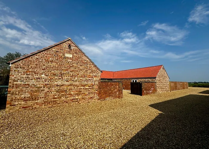 Luxury Isla Cottages Bourne, Dog Friendly With Garden, Parking, Countryside Views, Family Holidays & Easy Access To Town