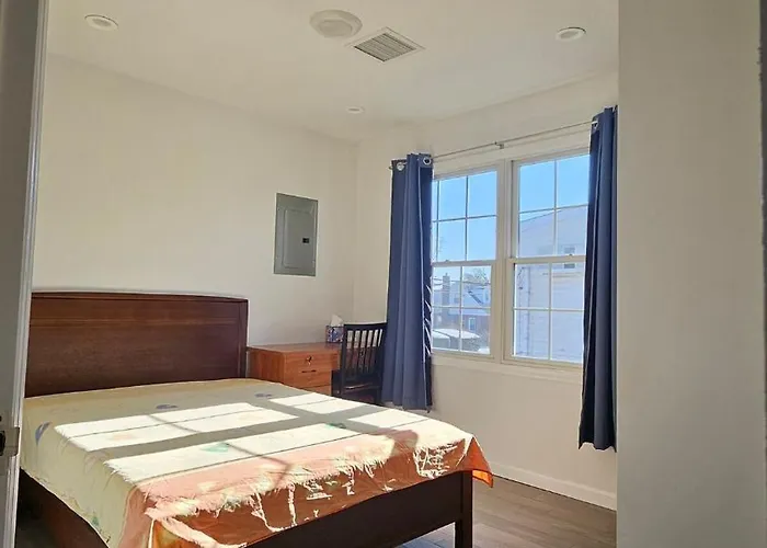 Beautifully Renovated 3-Bedroom Guest Stay
