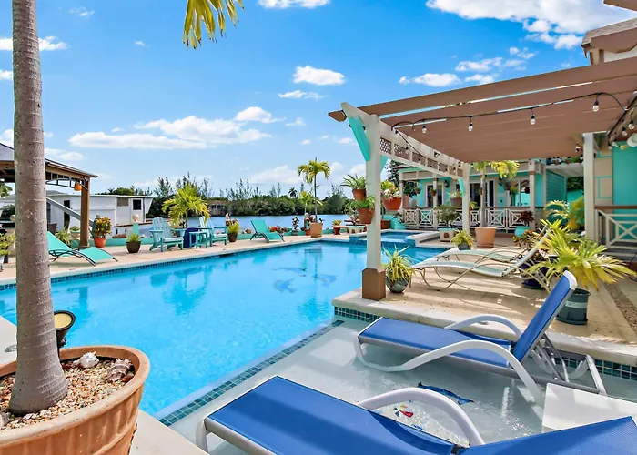 New Luxe Caribbean Cottage In The Bahamas With Canal Access!