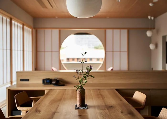 Ryokan Asukasou At The Entrancne Of Nara Park