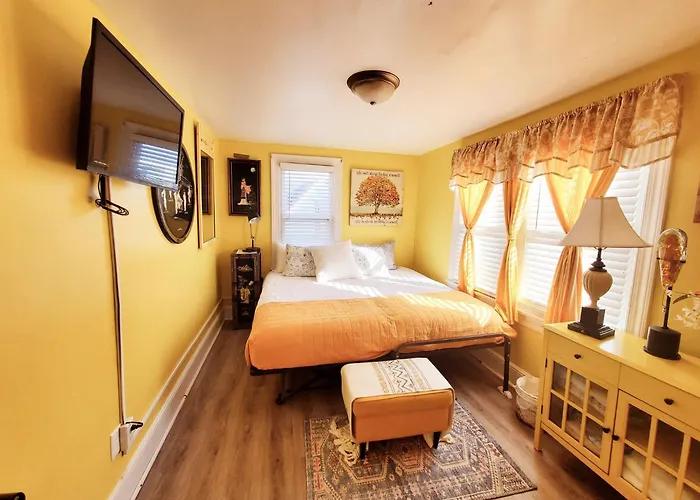 Bright Cozy Room Peaceful Dover Stay