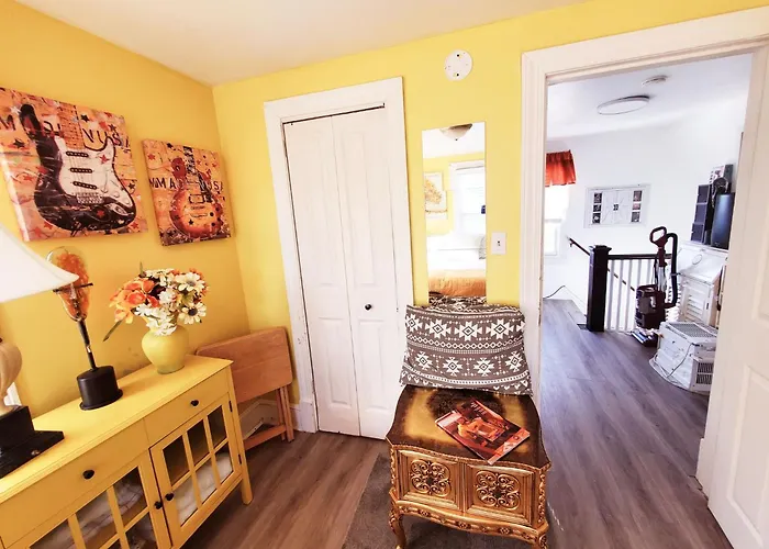 Bright Cozy Room Peaceful Dover Stay