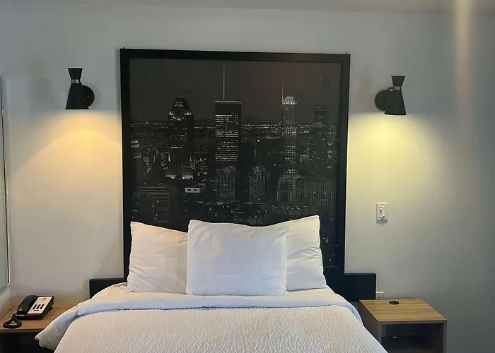 Super 8 By Wyndham Montreal