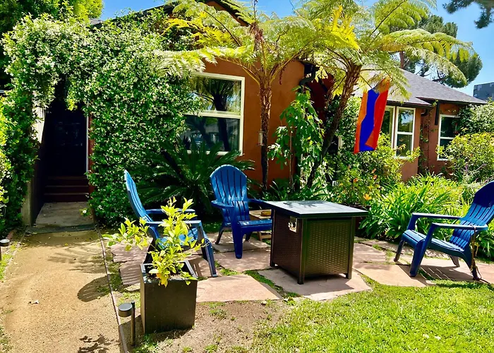 The Vine Studio City - Cal King - Private Entrance