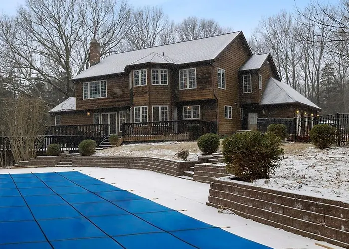 Secluded 9Br Getaway, Pool, Hot Tub & Huge Deck
