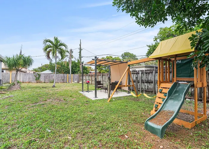 3 Bedrooms And 2 Bathrooms Charming Beachside House With King Bed