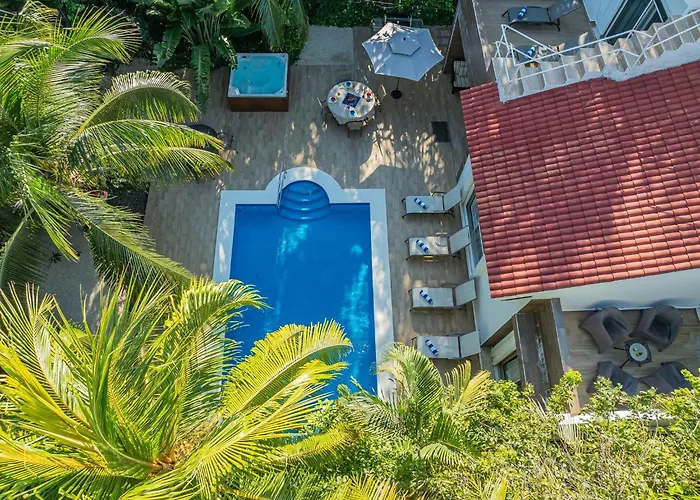 Luxurious 6-Bedroom Villa With Private Pool In Playa Del Carmen