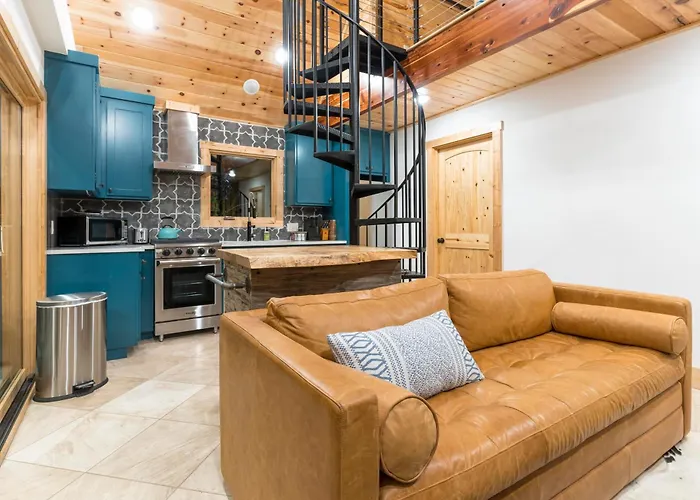 Tree Cabin In Bentonville