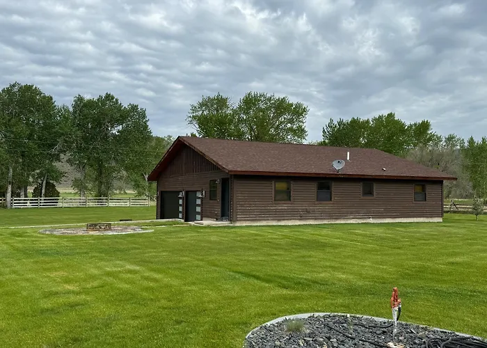 Big Hole Bungalow-Suite 1