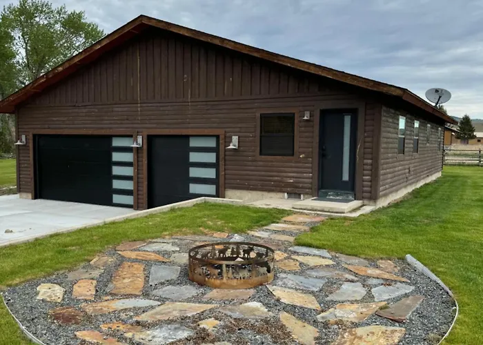 Big Hole Bungalow-Suite 1