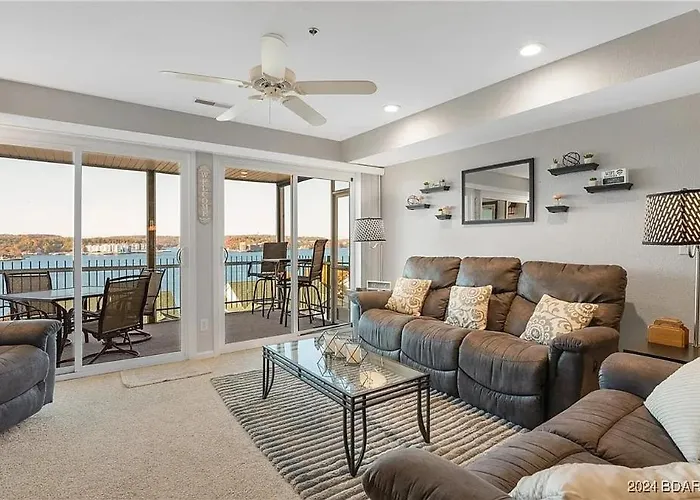 Gourgeous Lake Views, Amazing Susets, On Main Channel