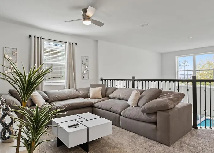 Wonderful Villas 18 Minutes Away From Disney!