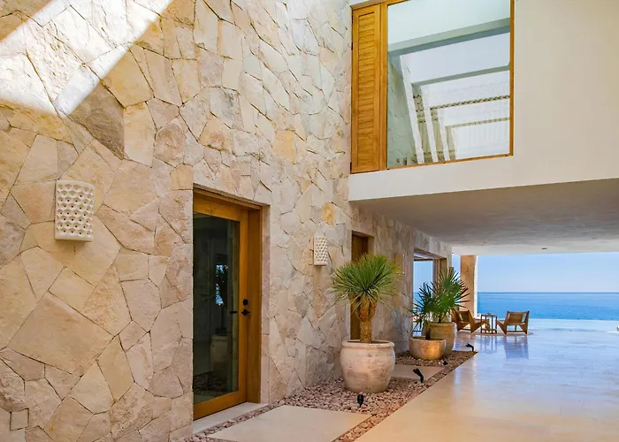 New Stunning Villa, Full Staff, Gym And Has Its Own Private Swimmable Beach