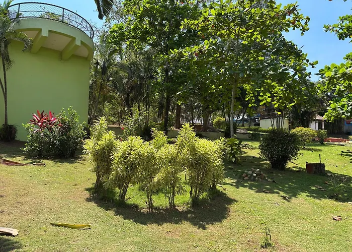 Hotel with pool: Manasa Water Park And Resort
