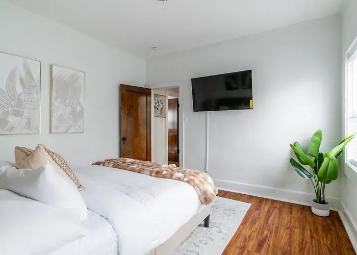Luxury Short And Midterm Hyde Park Getaway